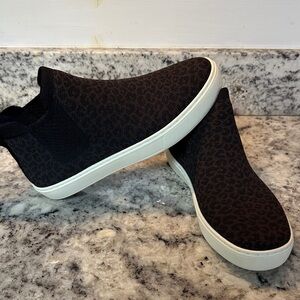 Rothy's Black and Brown leopard Knit Slip-Ons